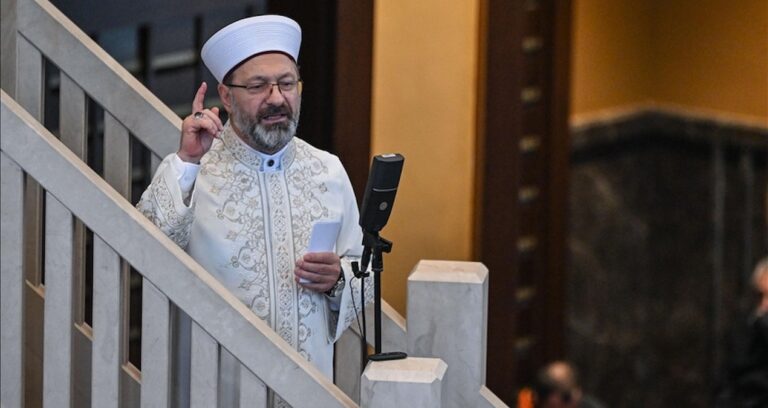 diyanet-hutbesi-tartisilirken-erbasin-tatilde-oldugu-ortaya-cikti-AKvjzq9e.jpg