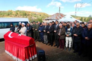 kibris gazisi cemal sahin son yolculuguna ugurlandi Cr6sjp7Q.jpg
